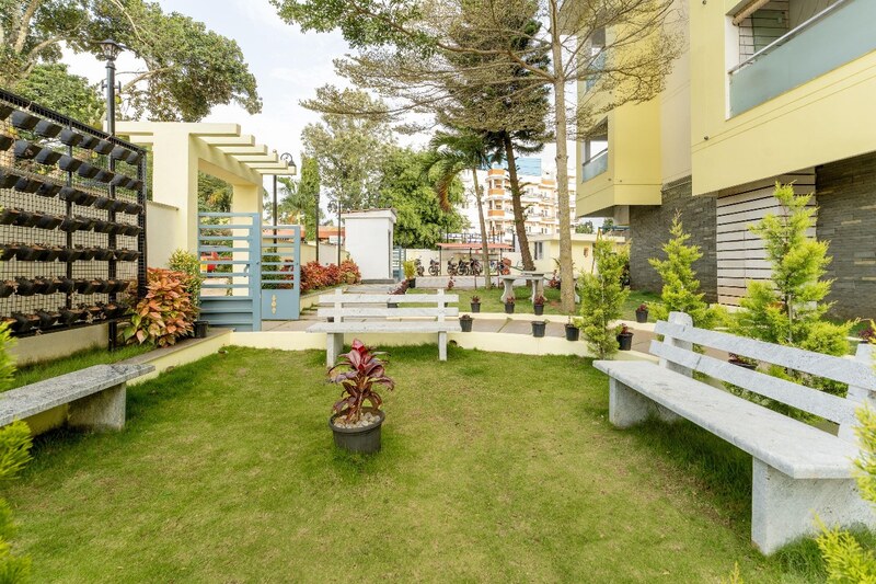 Hotel Emerald Dove grounds